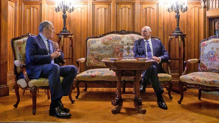 Στην Μόσχα ο Δένδιας: Συναντήθηκε με τον Λαβρόφ – Τι είπαν για Ουκρανία, Τουρκία και φυσικό αέριο