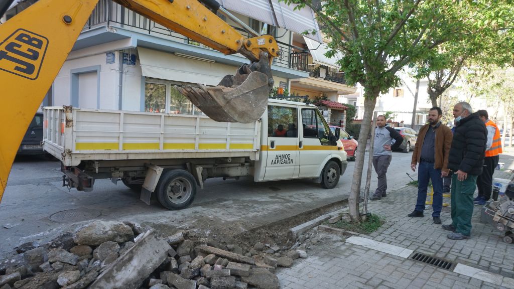 πρόγραμμα αποκαταστάσεων σε πλατείες συνοικιών -Λάρισα