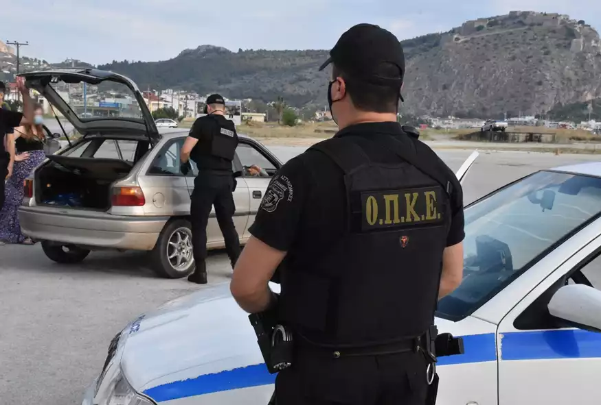Τρόμος στον Πύργο: Άνδρας κυκλοφορεί τα βράδια με πριόνι και ρόπαλο – Κυνηγά ανυποψίαστους περαστικούς