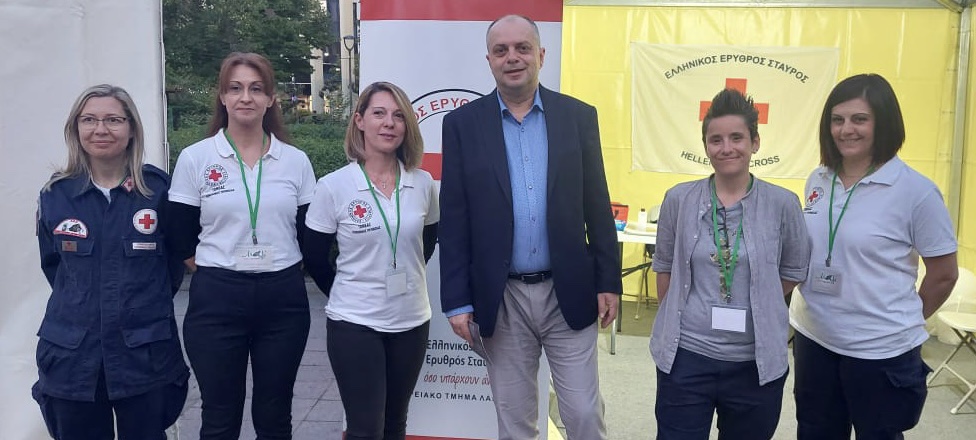 kapetanos_mazi mia agkalia (3)