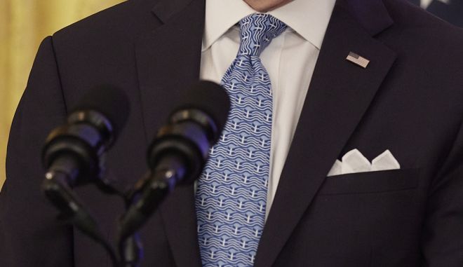 Τζο Μπάιντεν: Η ιστορία της γραβάτας με τις ελληνικές σημαίες και το 
