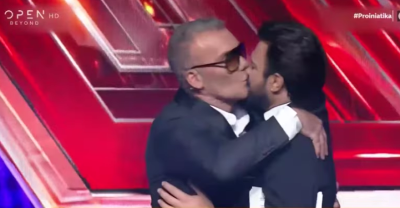 Νομικά κινείται ιερέας της Λάρισας για το φιλί δύο ανδρών στο X Factor