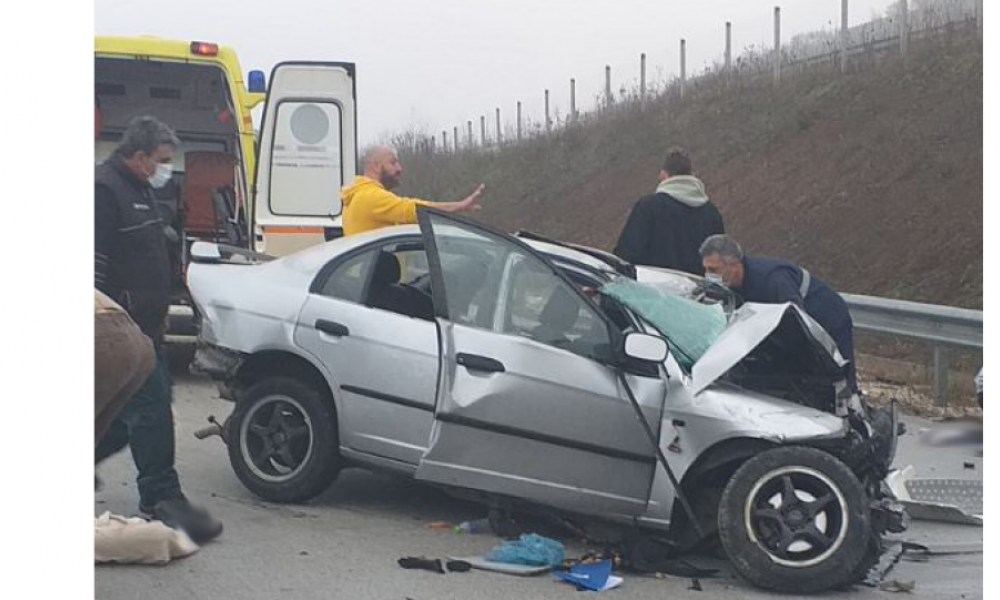troxaio photo arxeiou θανατηφορο τροχαιο στα Φαρσαλα νταλικα συγκρουστηκε με αυτοκινητο