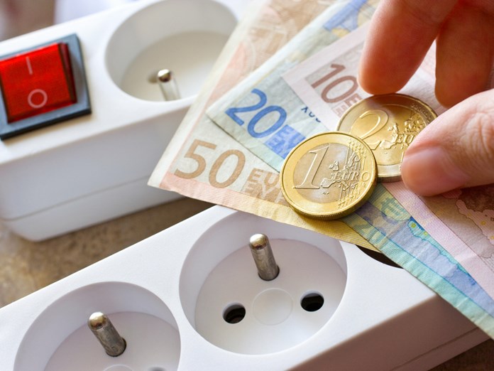 Έρχεται χρέωση του ρεύματος με την ώρα για τις επιχειρήσεις