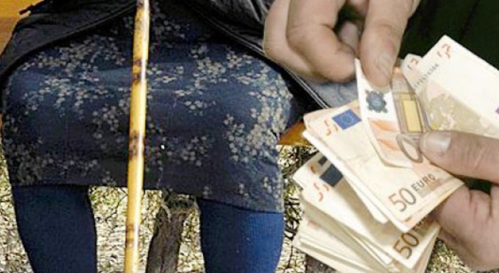 Λάρισα: Προσποιήθηκε υπάλληλο της Δ.Ε.Η. και απέσπασε από δύο ηλικιωμένες
