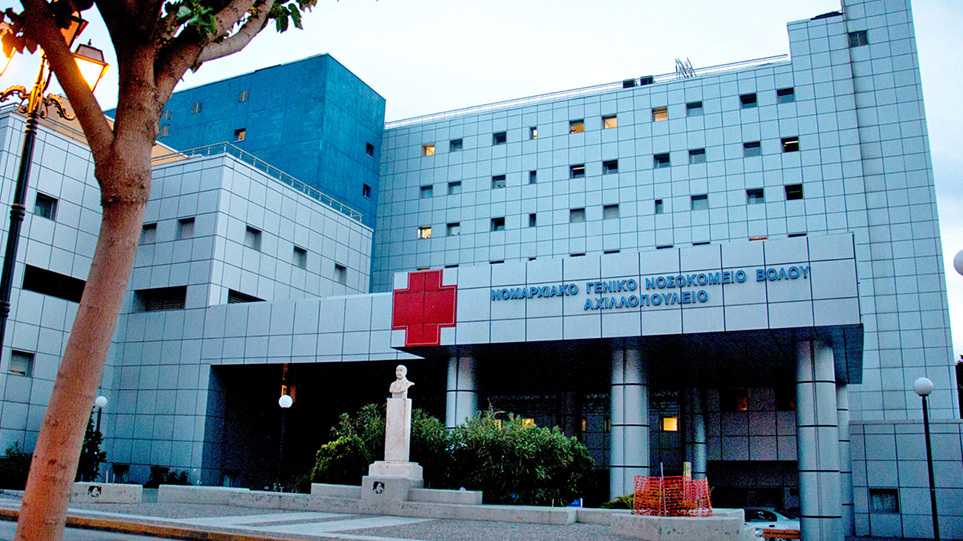 49χρονος οδηγός JCB έπεσε μαζί με το μηχάνημα πάνω από καρότσα φορτηγού