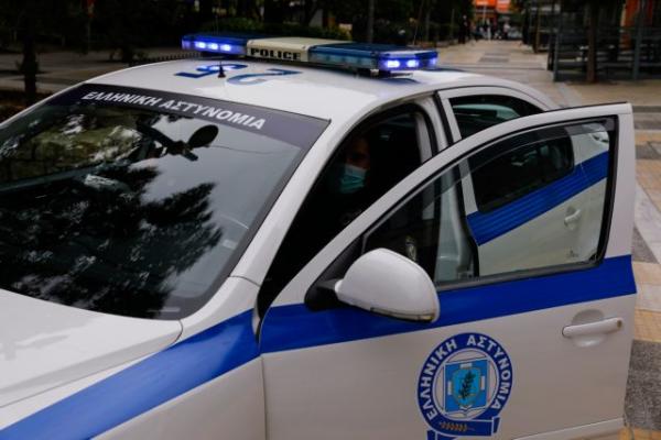 Λάρισα υπόθεση τριών κοριτσιών: Συνελήφθη και η μητέρα - Θα οδηγηθούν στον εισαγγελέα και οι δύο γονείς