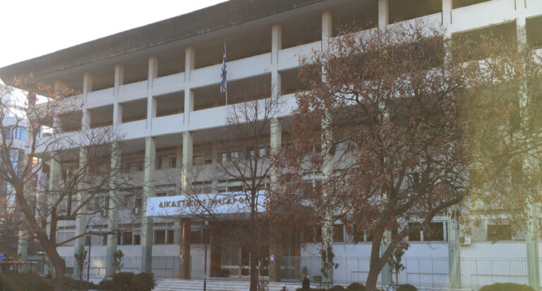 Λάρισα: Παραδόθηκε ο 50χρονος που αναζητείτο για την υπόθεση κακοποίησης των δύο παιδιών