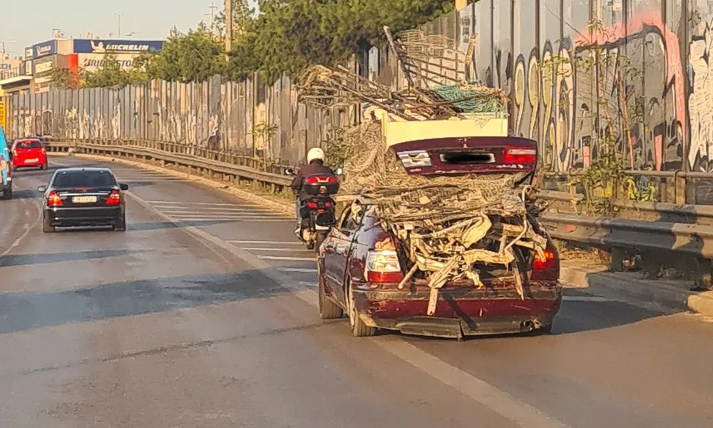ΑΥΤΟΚΙΝΗΤΟ ΣΤΟΝ ΚΗΦΙΣΟ