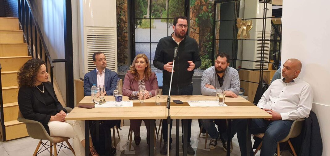 seismopliktoi 1 (1) Κλιμάκιο του ΠΑΣΟΚ, με Α. Σπυρόπουλο, Ε. Λιακούλη και Χ. Δούκα, στο πλευρό των σεισμόπληκτων και πλημμυροπαθών Νομού Λάρισας