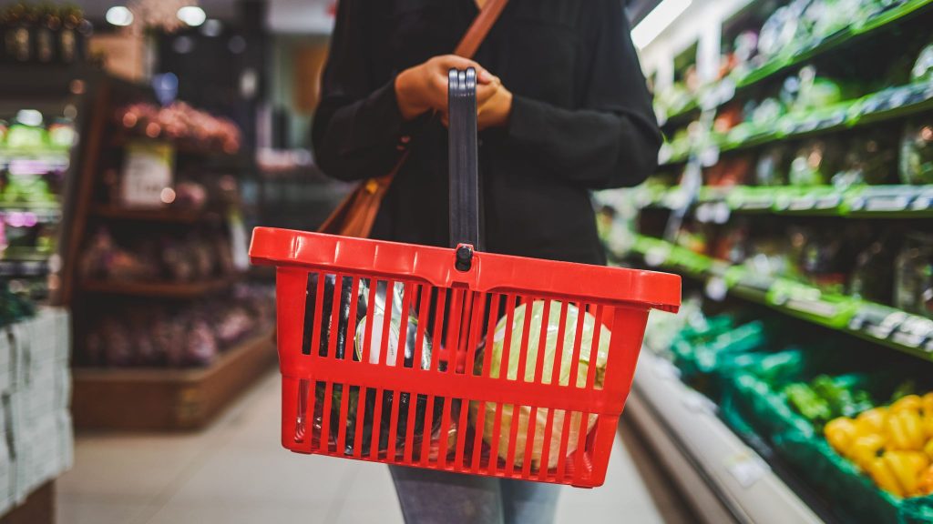 λειτουργούν τα super market σήμερα του Αγίου Πνεύματος