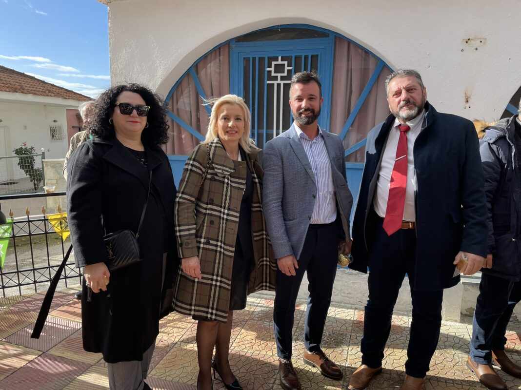 ΣΤΗ ΣΚΟΠΙΑ ΦΑΡΣΑΛΩΝ Η ΡΕΝΑ ΚΑΡΑΛΑΡΙΩΤΟΥ
