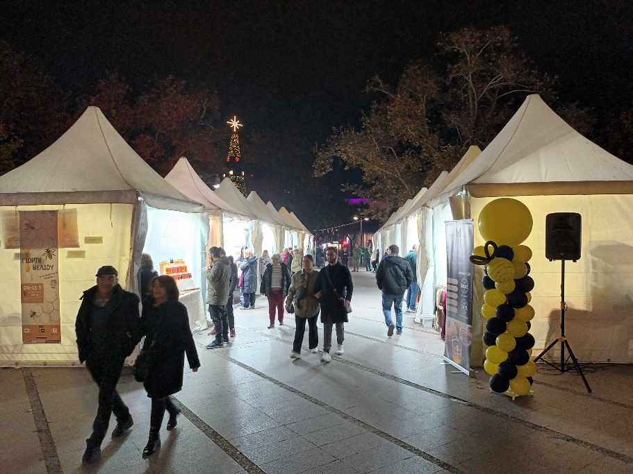 1η μέρα για την 10η γιορτή μελιού στην κεντρική πλατεία Λάρισας