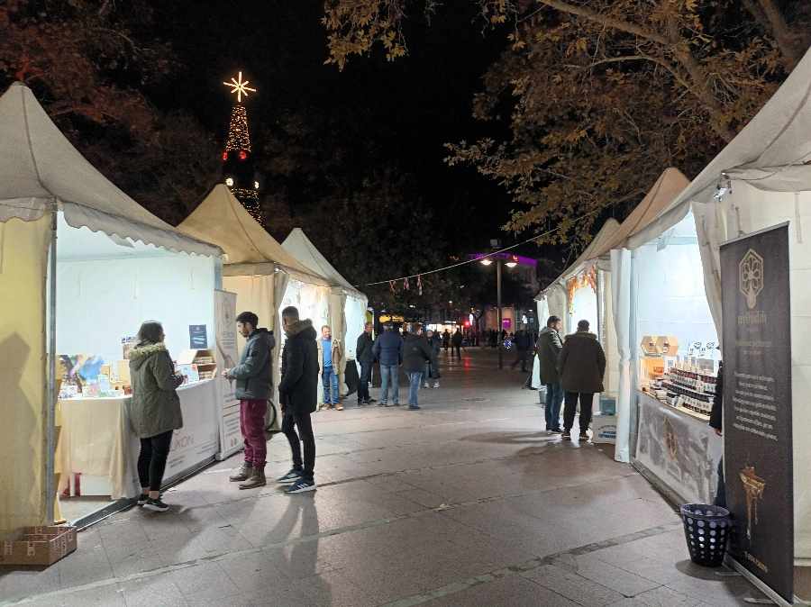 1η μέρα για την 10η γιορτή μελιού στην κεντρική πλατεία Λάρισας