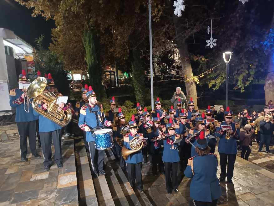 Λάρισα: Πλήθος κόσμου στο παραμυθένιο Πάρκο των ευχών