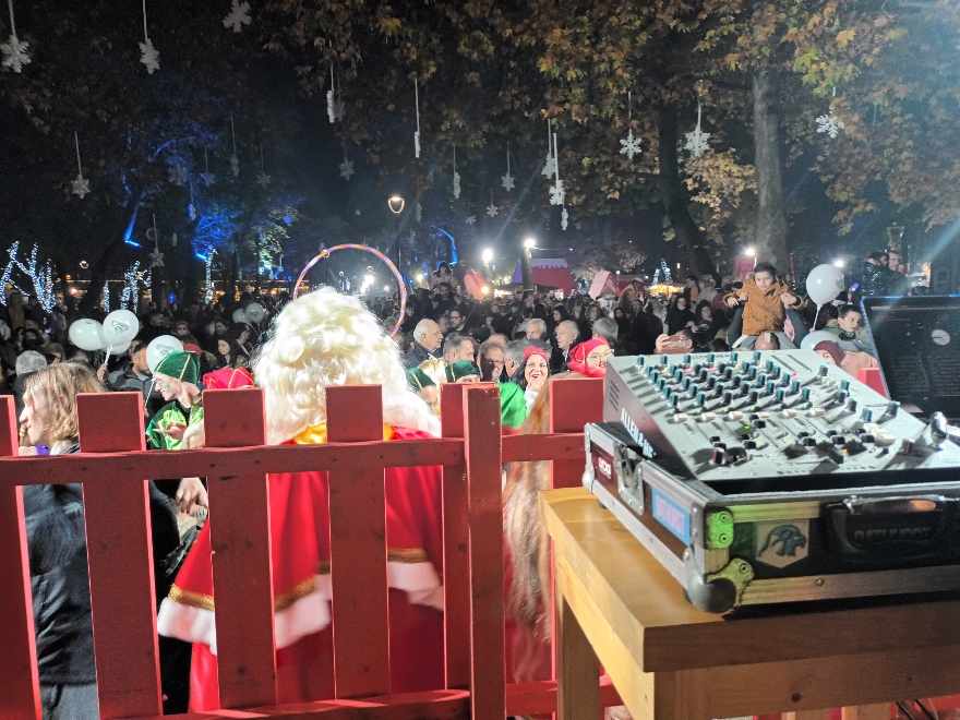 Λάρισα: Πλήθος κόσμου στο παραμυθένιο Πάρκο των ευχών