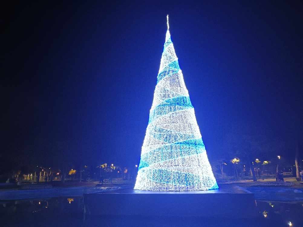 Λάρισα: Πλήθος κόσμου στο παραμυθένιο Πάρκο των ευχών
