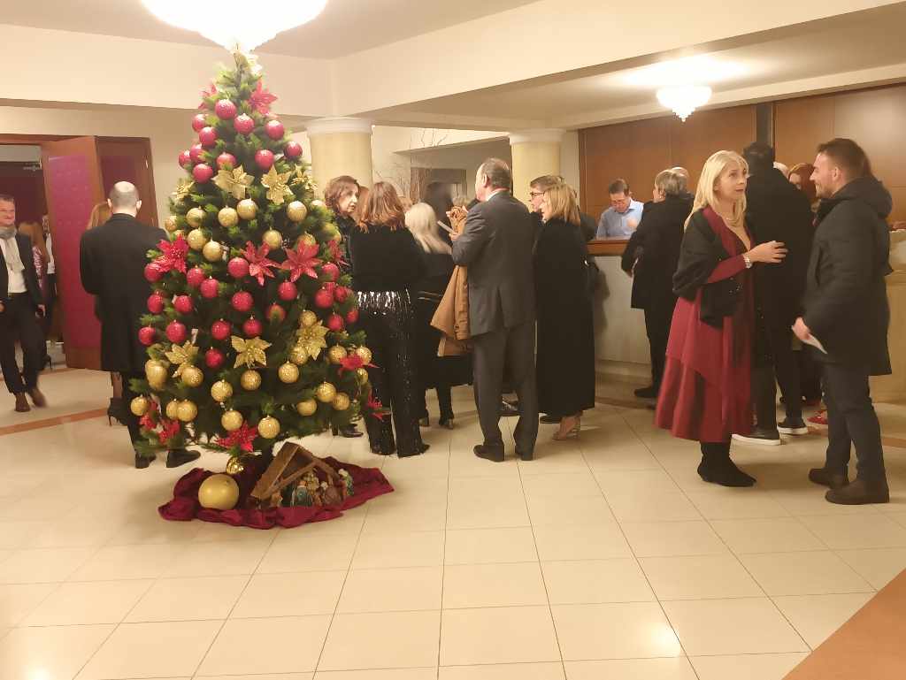 Τα Χριστούγεννα βρήκαν το νόημα τους στην αποψινή εκδήλωση αλληλεγγύης για τη δημιουργία ξενώνα Καρκινοπαθών