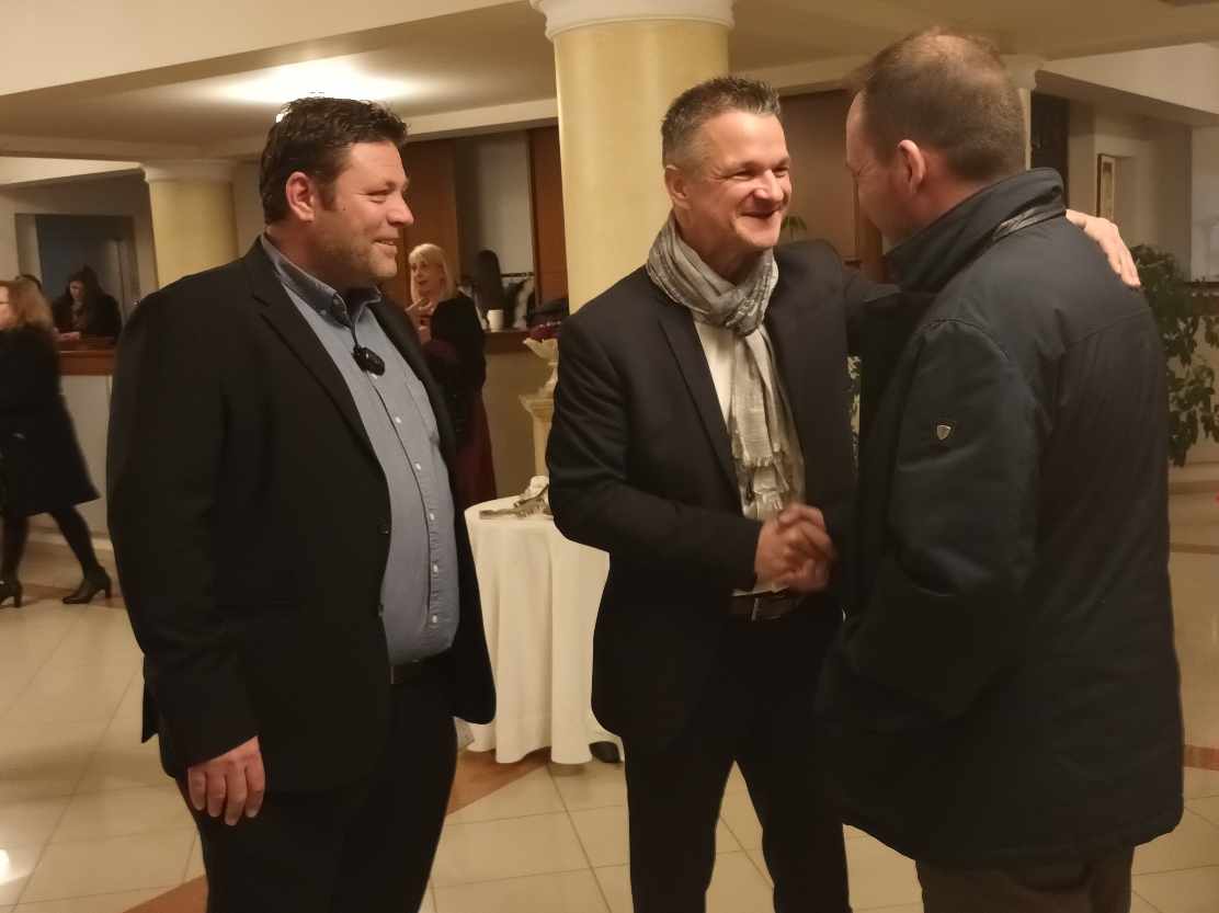 Τα Χριστούγεννα βρήκαν το νόημα τους στην αποψινή εκδήλωση αλληλεγγύης για τη δημιουργία ξενώνα Καρκινοπαθών