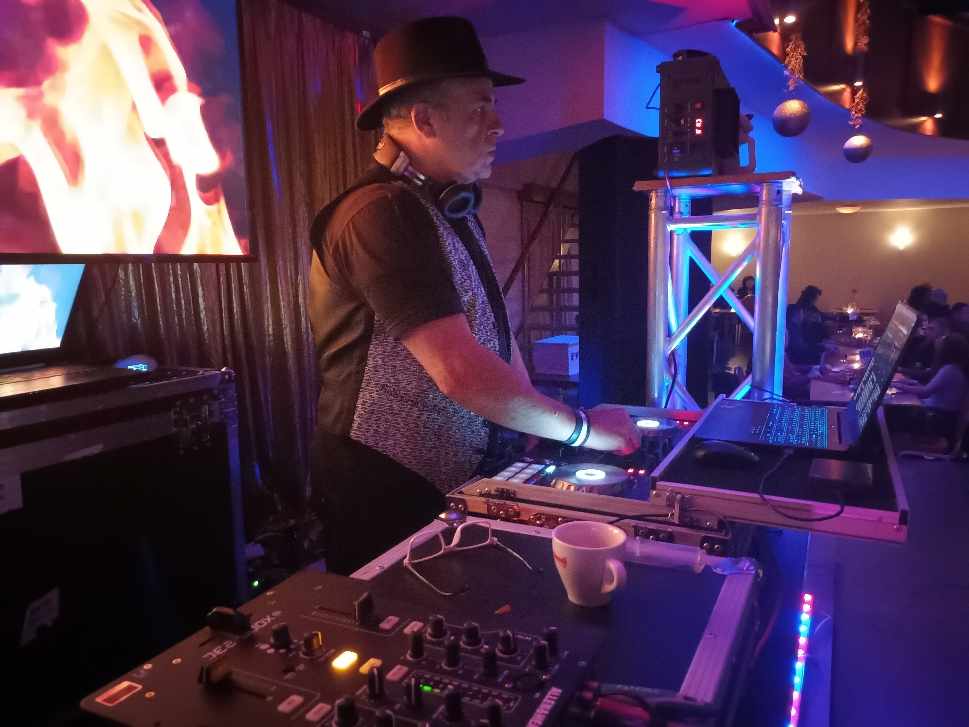 Τα Χριστούγεννα βρήκαν το νόημα τους στην αποψινή εκδήλωση αλληλεγγύης για τη δημιουργία ξενώνα Καρκινοπαθών