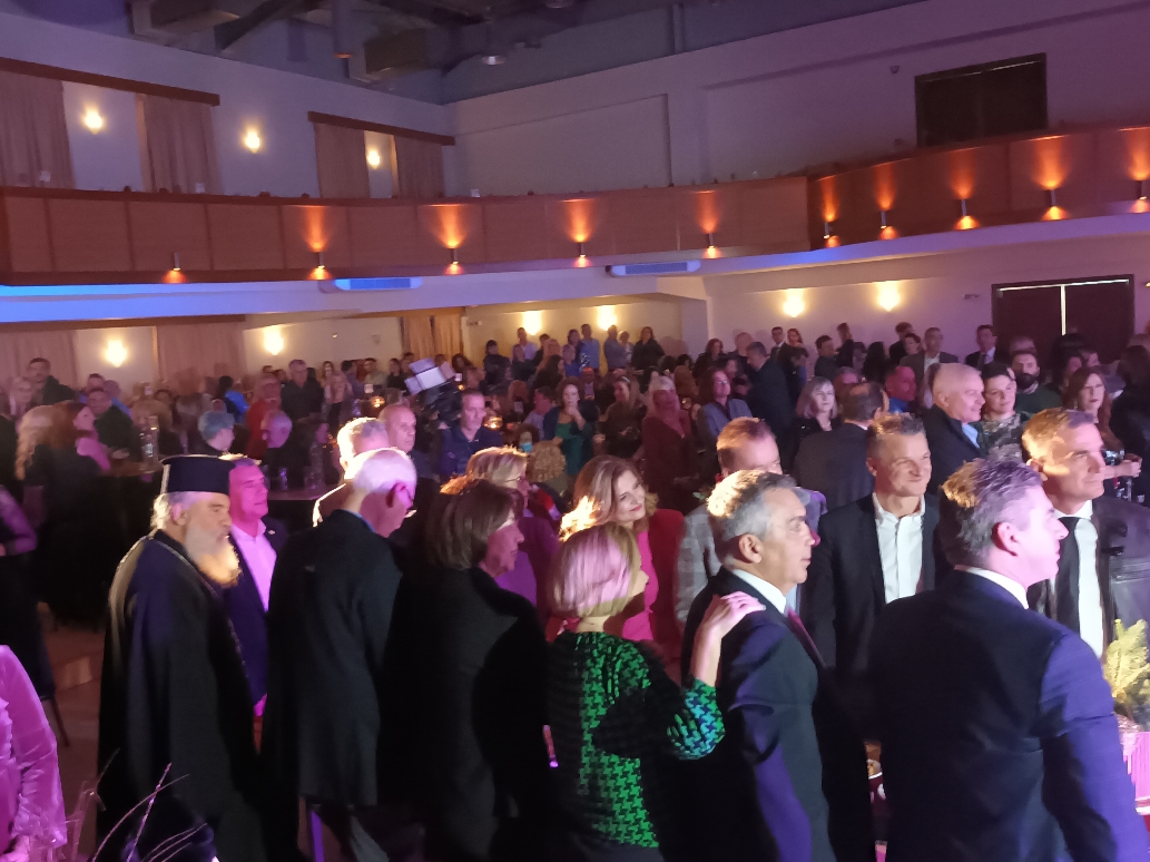 Τα Χριστούγεννα βρήκαν το νόημα τους στην αποψινή εκδήλωση αλληλεγγύης για τη δημιουργία ξενώνα Καρκινοπαθών