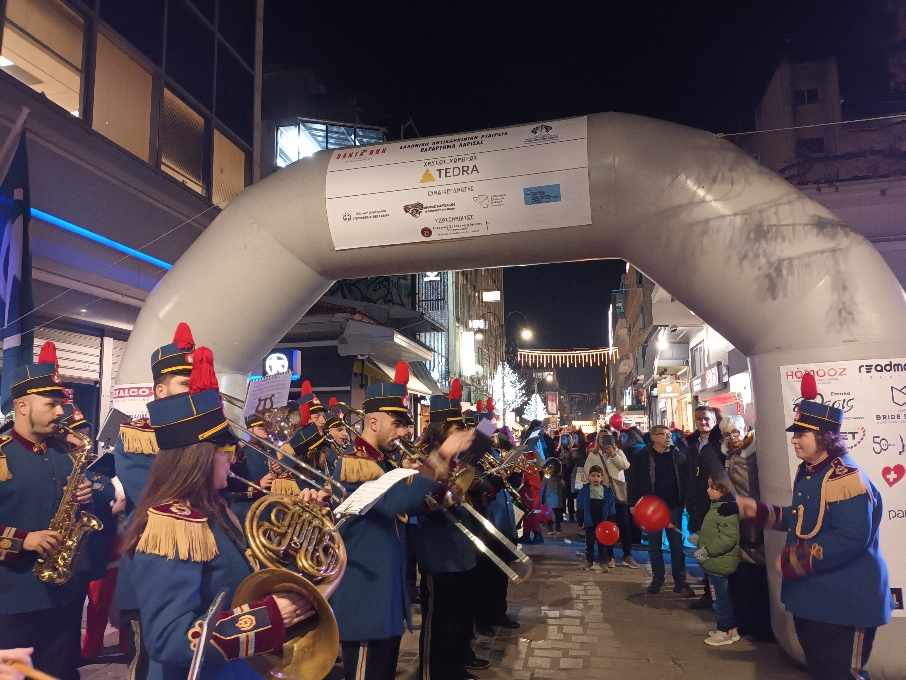 «Βούλιαξε» η Λάρισα από Άγιους Βασίληδες για το 1ο Santa Run Nation