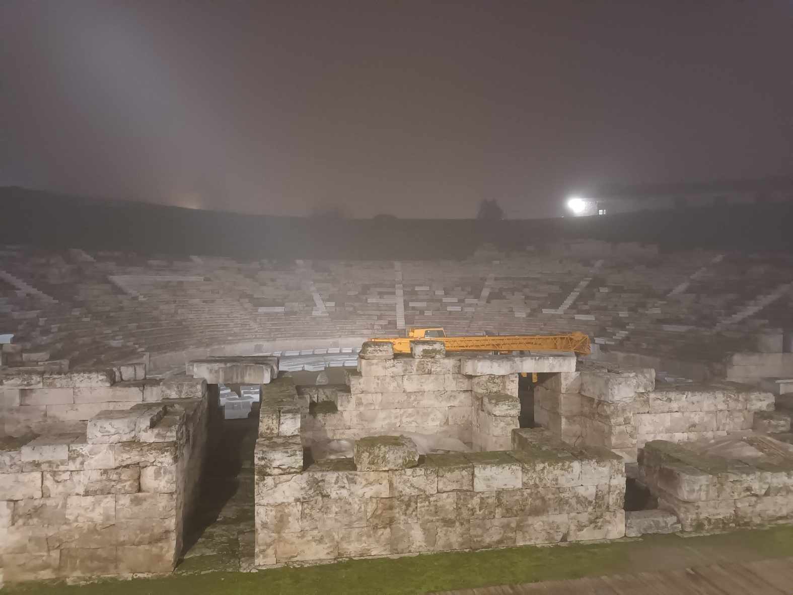Λάρισα: Τοπίο στην ομίχλη λίγο πριν την αλλαγή του χρόνου