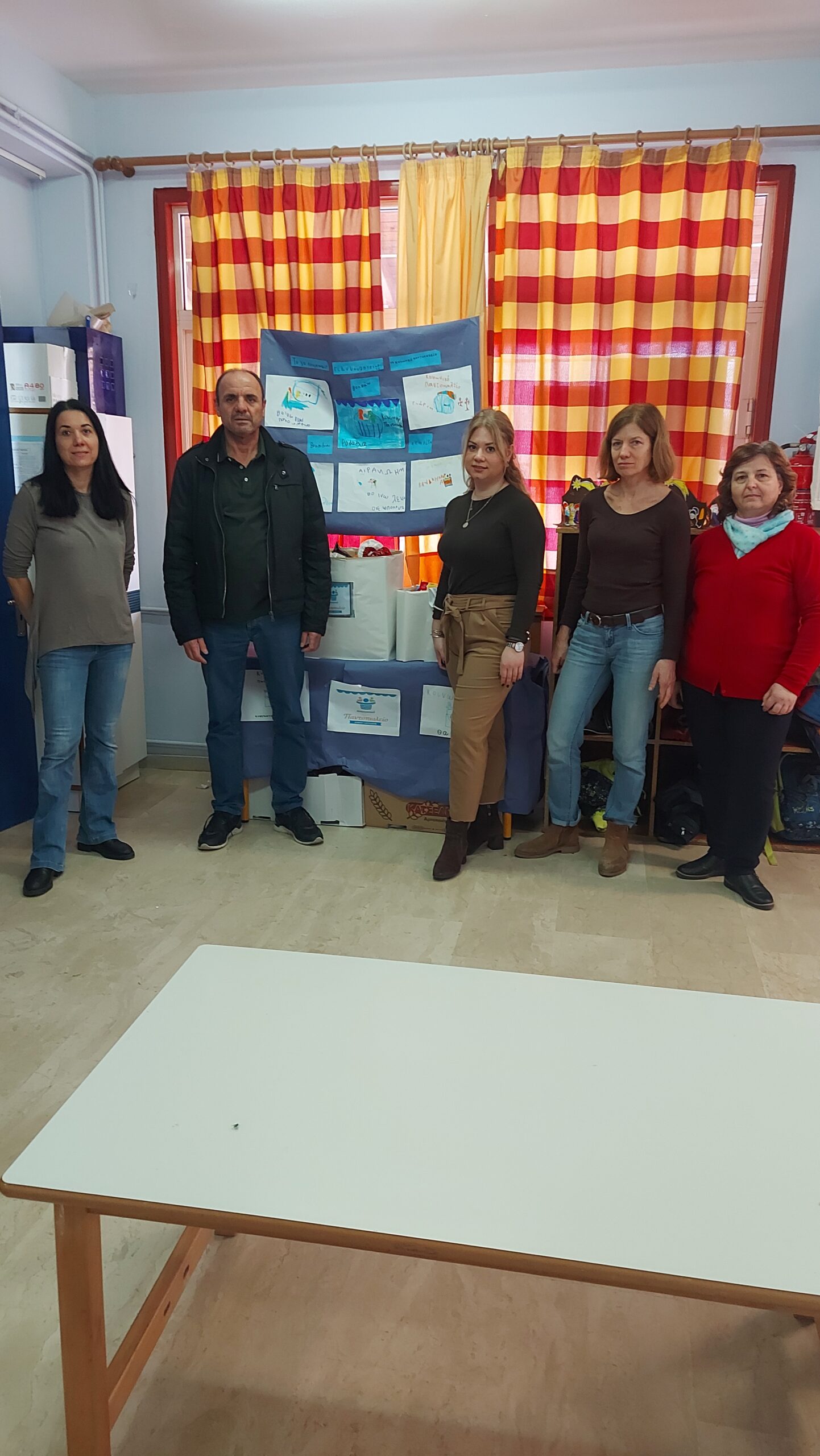 Προσφορές τροφίμων από "MANELUNA KINDER AKADEMY" και 3ο Νηπιαγωγείο Γιάννουλης Στο Κοινωνικό Παντοπωλείο