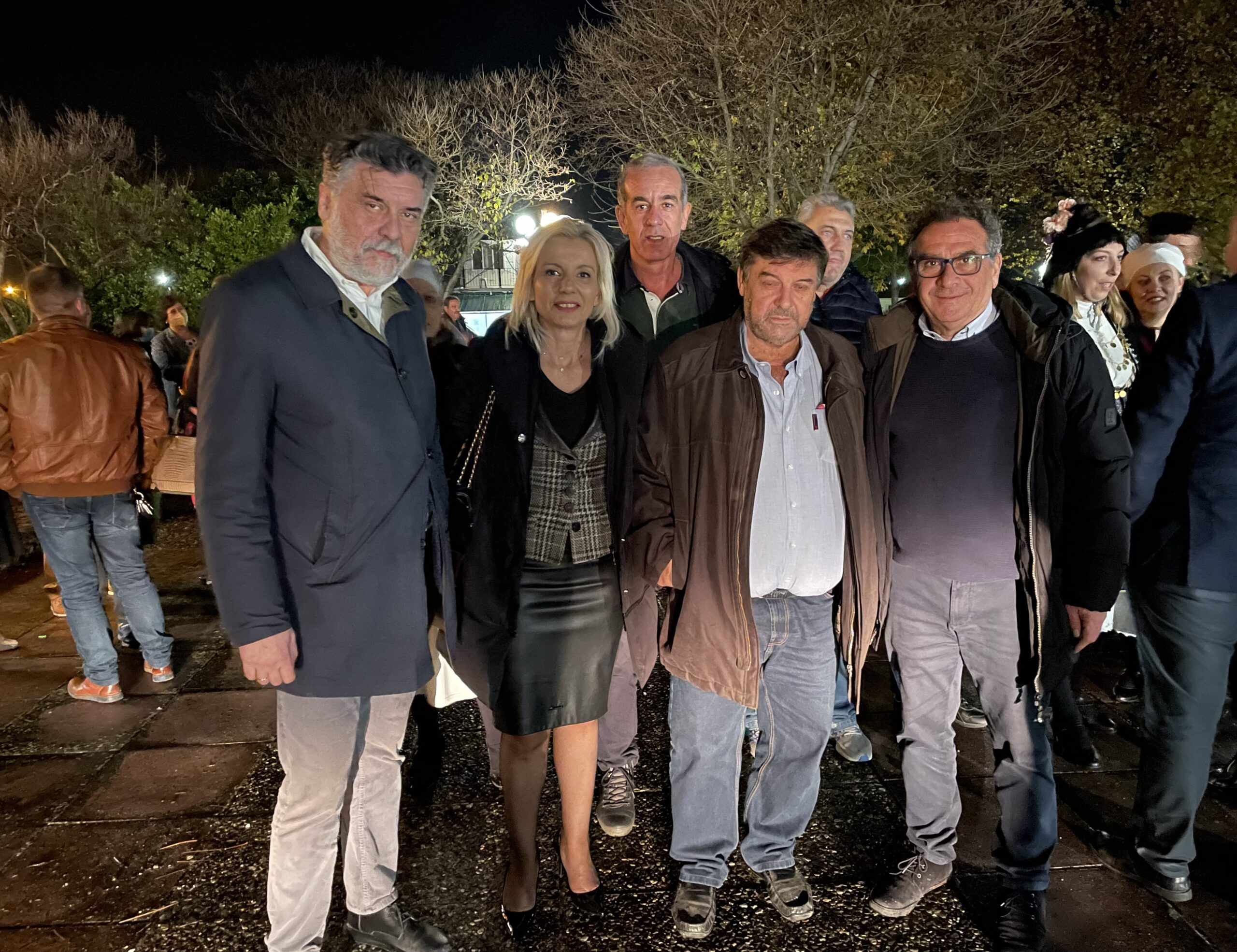 Η Ρένα Καραλαριώτου στο άναμμα του χριστουγεννιάτικου
δέντρου