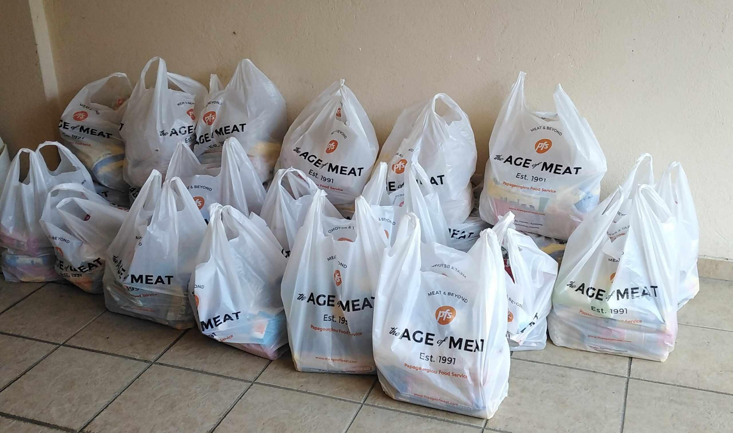 Η «Η ΑΡΩΓΗ» μοίρασε τρόφιμα και ξύλα σε οικογένειες του Αμπελώνα και του Βρυοτόπου