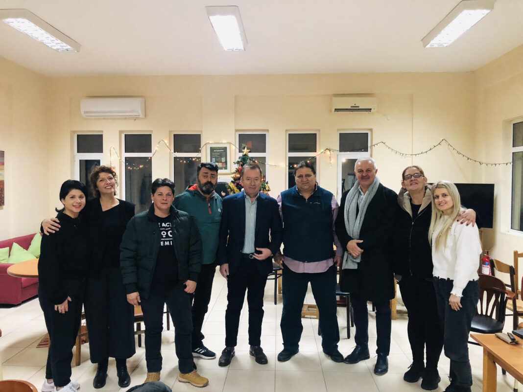 Με τον πρόεδρο του Συλλόγου Κωφών Κόκκαλης – Αλεξούλης