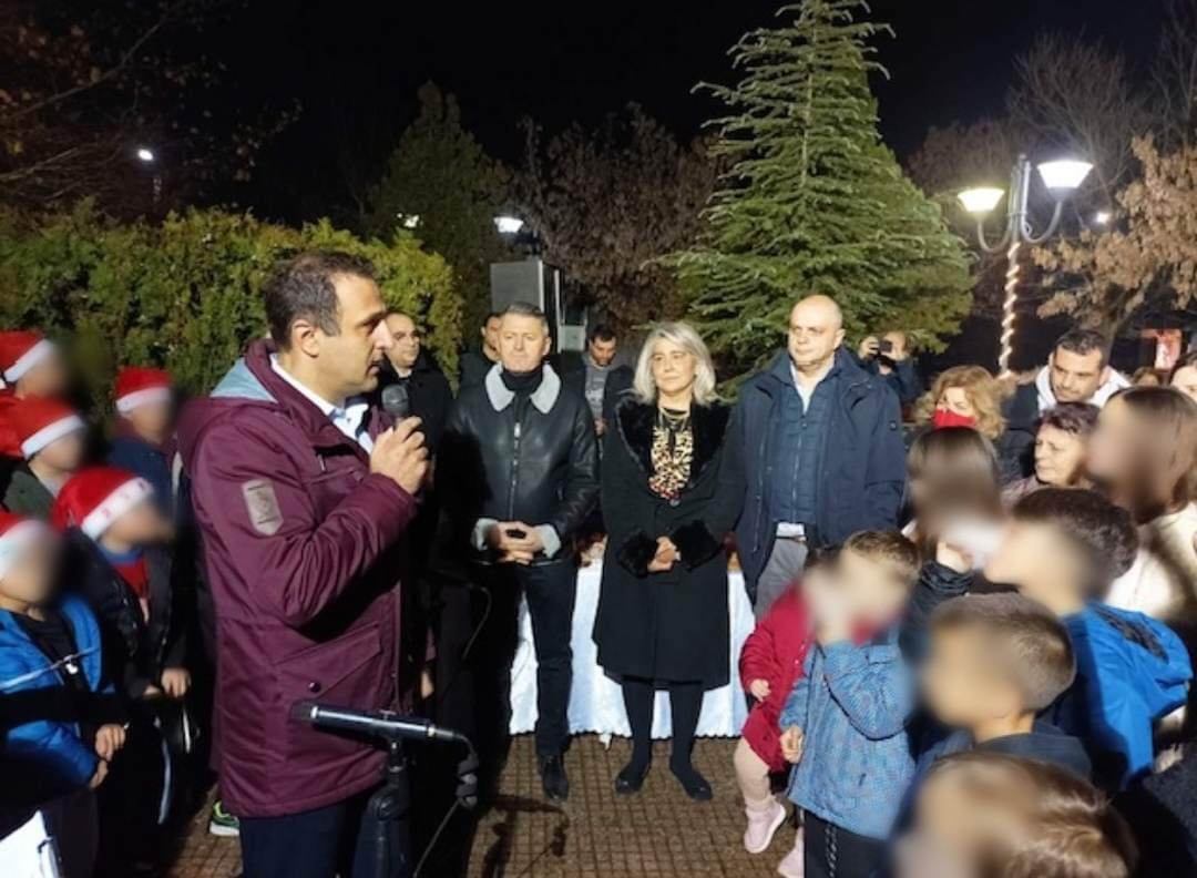 ΚΑΠΕΤΑΝΟΣ ΣΤΟ ΑΝΑΜΜΑ ΔΕΝΤΡΟΥ ΣΤΟ ΟΜΟΡΦΟΧΩΡΙ