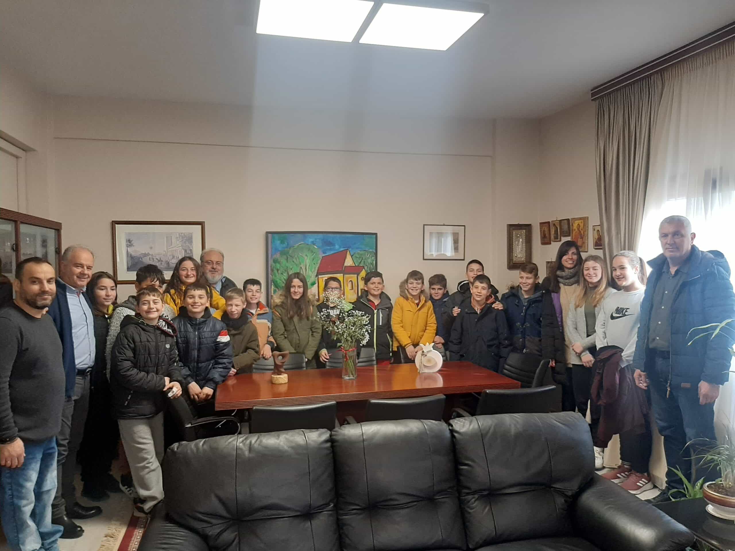 μαθητές της ΣΤ' Τάξης του δημοτικού σχολείου Γόννων