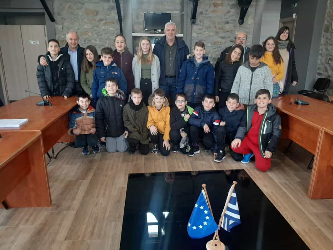 μαθητές της ΣΤ' Τάξης του δημοτικού σχολείου Γόννων