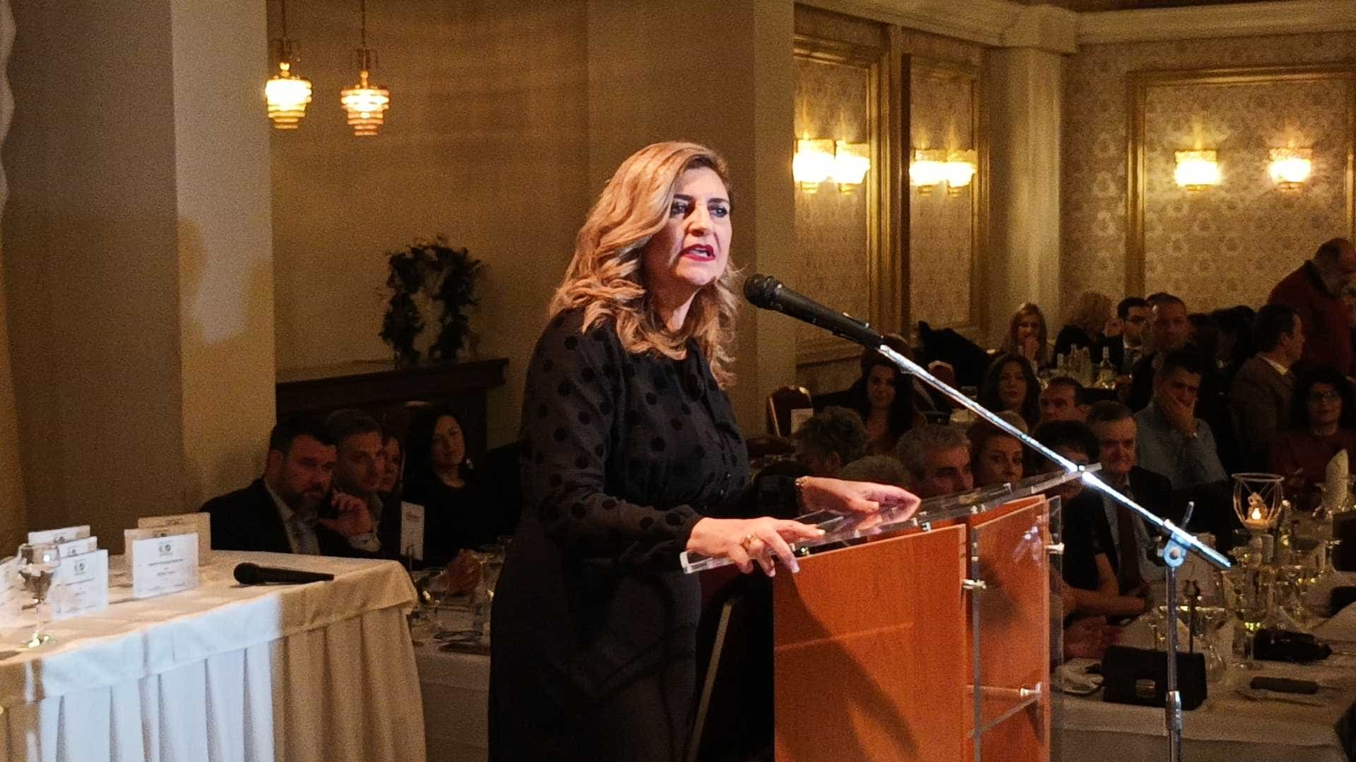 Πλήθος κόσμου στην κοπή πίτας του Επιμελητηρίου Λάρισας