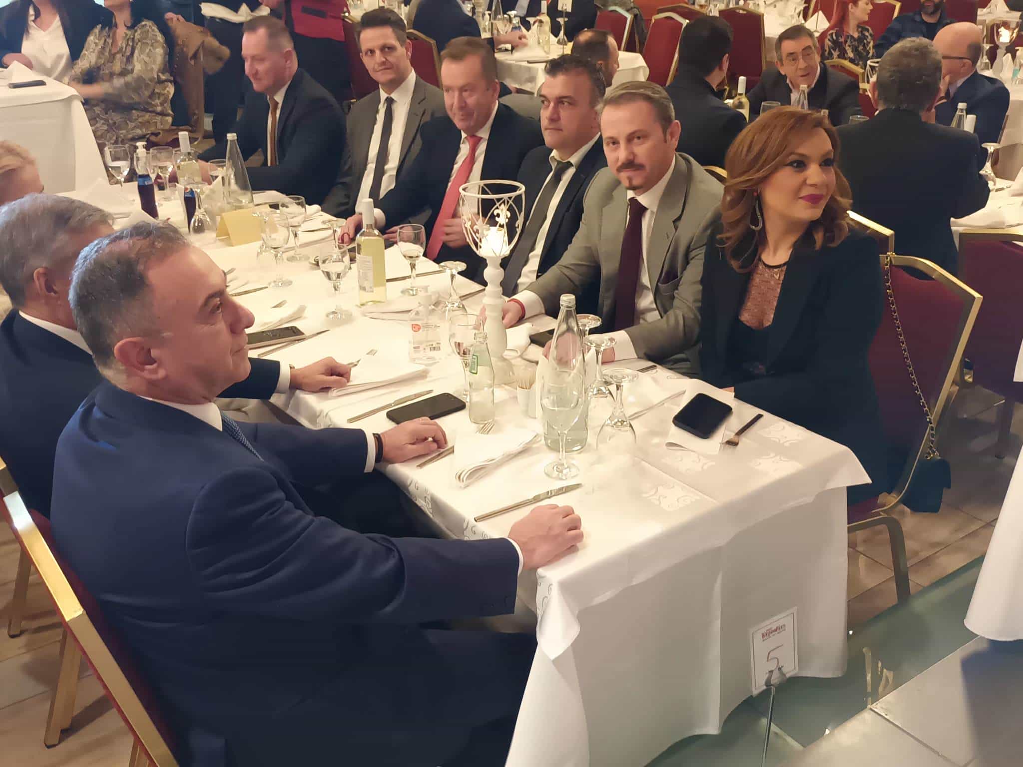 Πλήθος κόσμου στην κοπή πίτας του Επιμελητηρίου Λάρισας