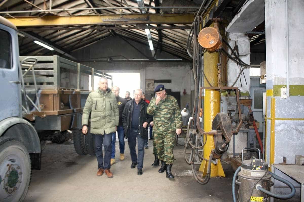 1 από 201 Περιοδεία Κλιμάκιου του ΚΚΕ με επικεφαλή το Θανάση Παφίλη στο 303 ΠΕΒ