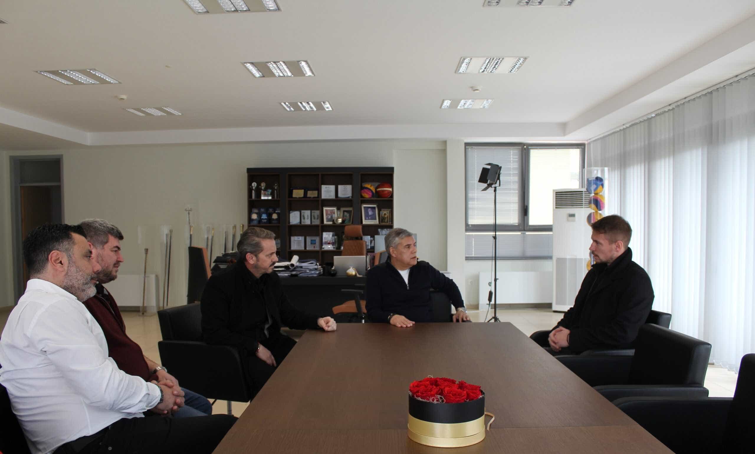 Η Περιφέρεια Θεσσαλίας στο πλευρό των σεισμοπλήκτων της Τουρκίας Συνάντηση Κ. Αγοραστού με τον Λαρισαίο ποδοσφαιριστή της Κάισερισπορ Δημ. Κολοβέτσιο