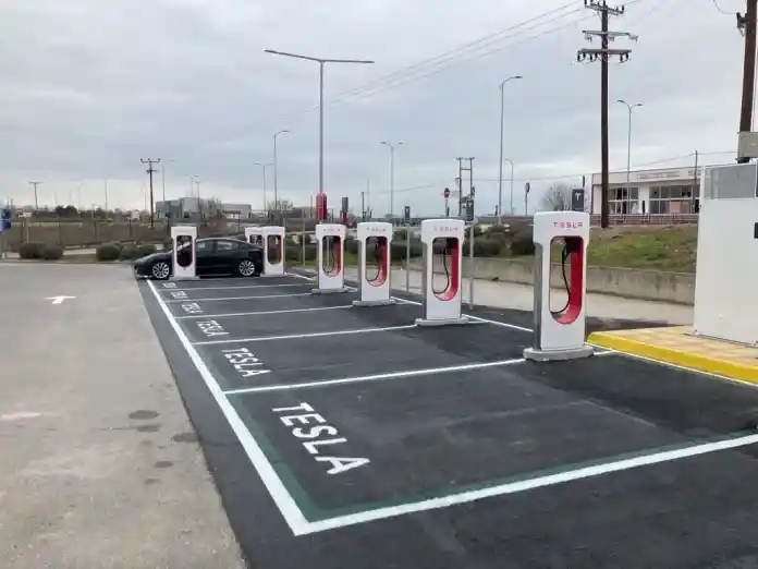 Tesla_Supercharger_-Larisa-0 Tesla Supercharger σταθμός στη Λάρισα
