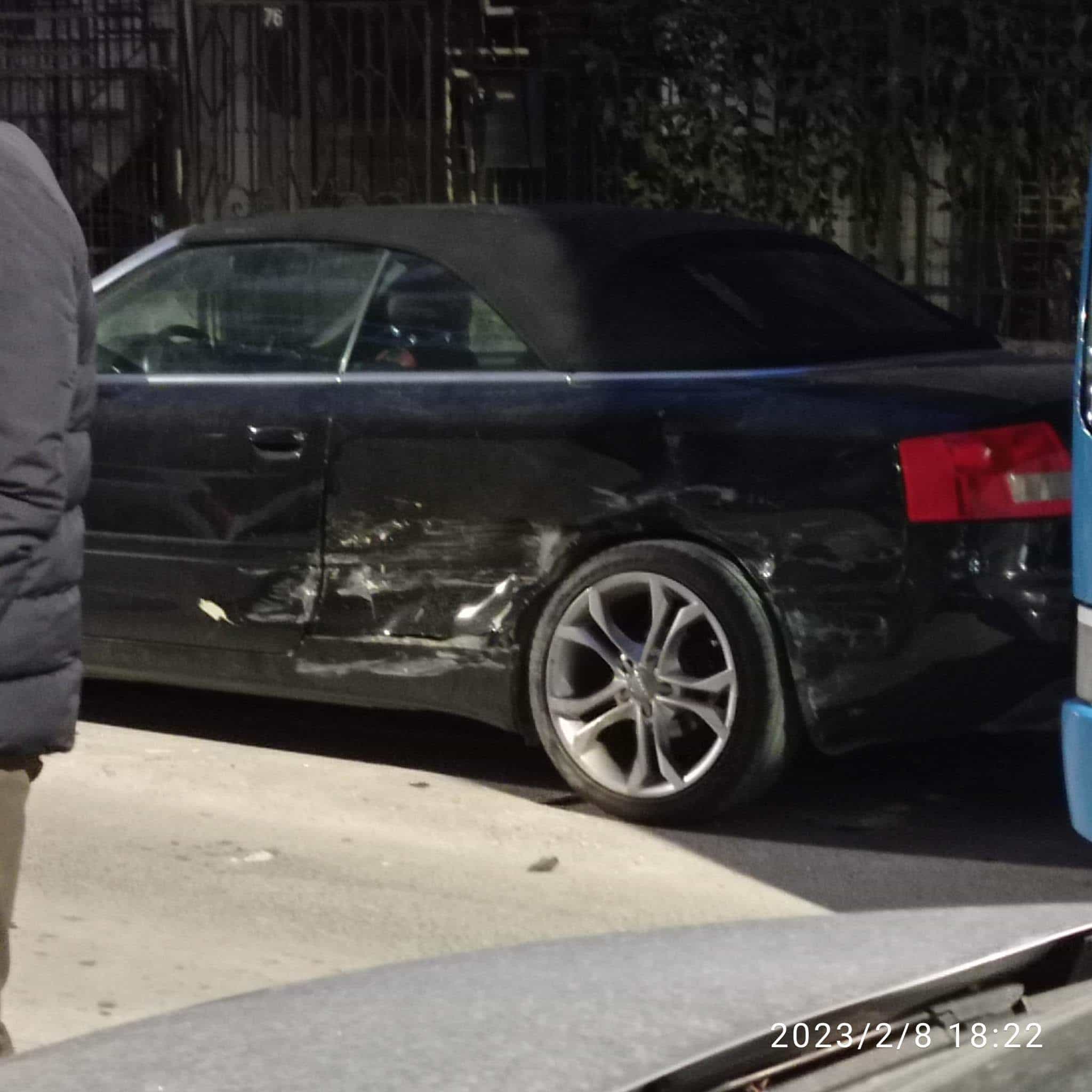 Λάρισα: Απίστευτο τροχαίο στην Υψηλάντου - Ντελαπάρισε αυτοκίνητο στο κέντρο της πόλης (Φωτό)