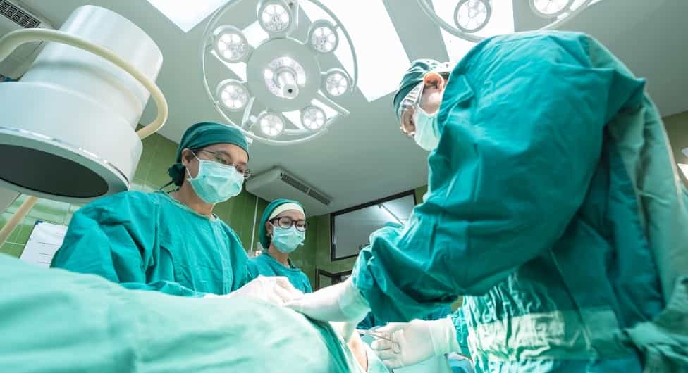 Από τους κακοπληρωμένους γιατρούς και τα ράντζα, στα απογευματινά χειρουργεία