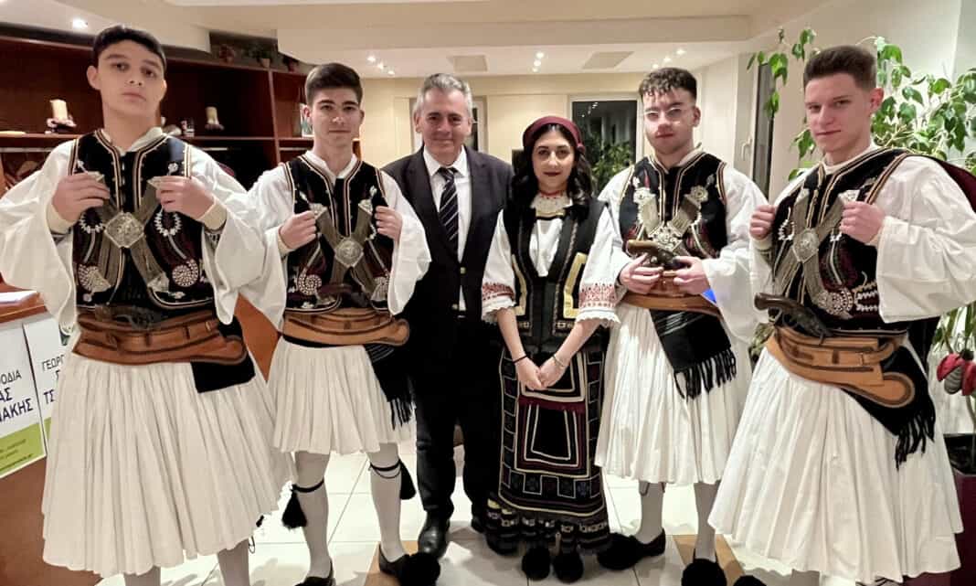 ΜΑΞΙΜΟΣ ΧΑΡΑΚΟΠΟΥΛΟΣ ΣΤΟΥΣ ΣΑΡΑΚΑΤΣΑΝΑΙΟΥΣ ΦΑΡΣΑΛΩΝ: