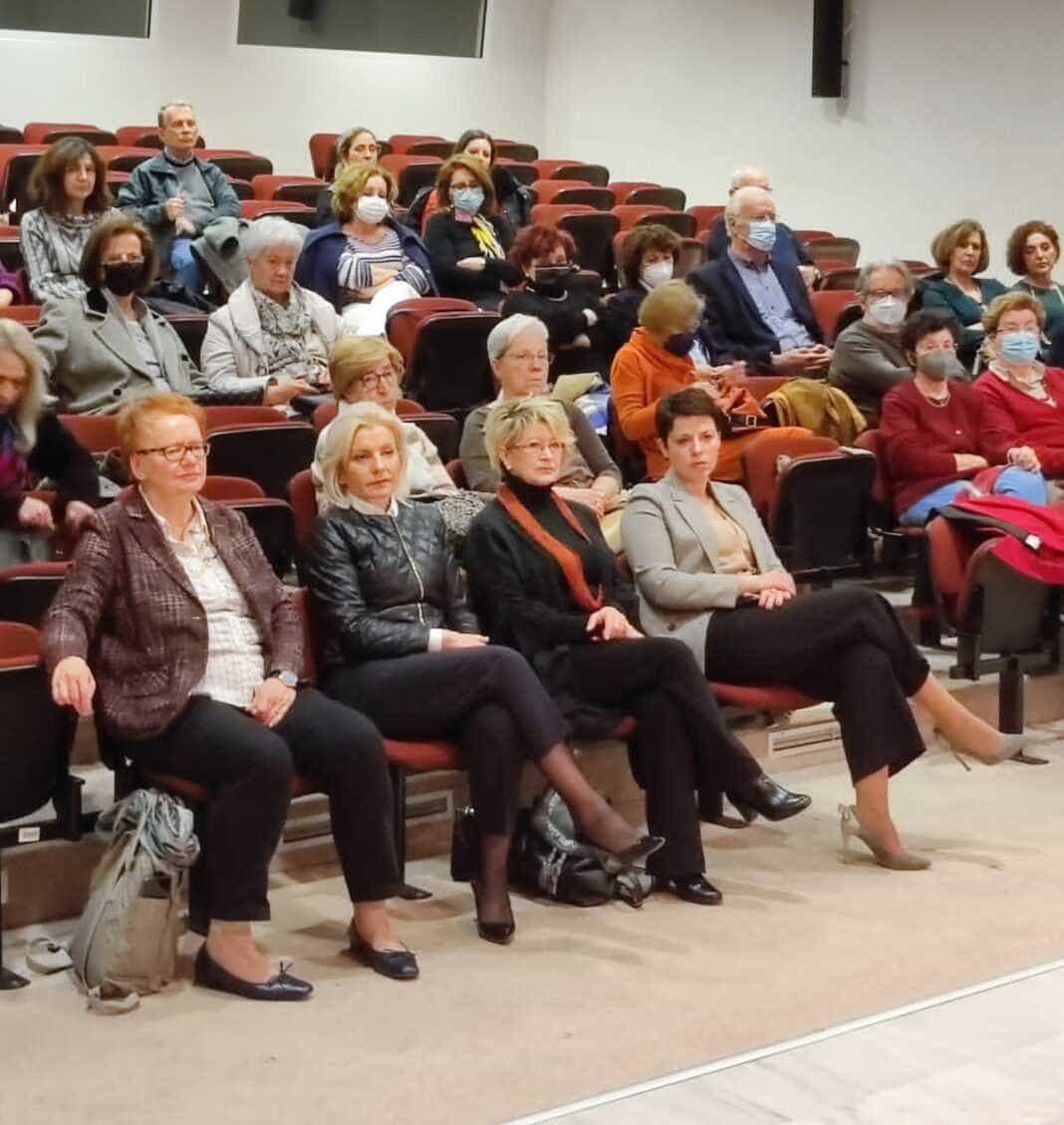 Ρένα Καραλαριώτου :Υποκλινόμαστε στις γυναίκες που έσωσαν χιλιάδες ζωές