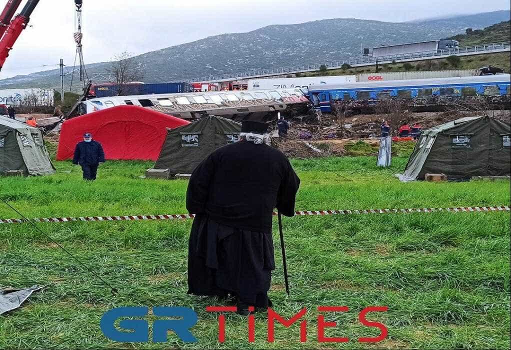 ο ιερέας της ενορίας της κοντινής Ελάτειας.