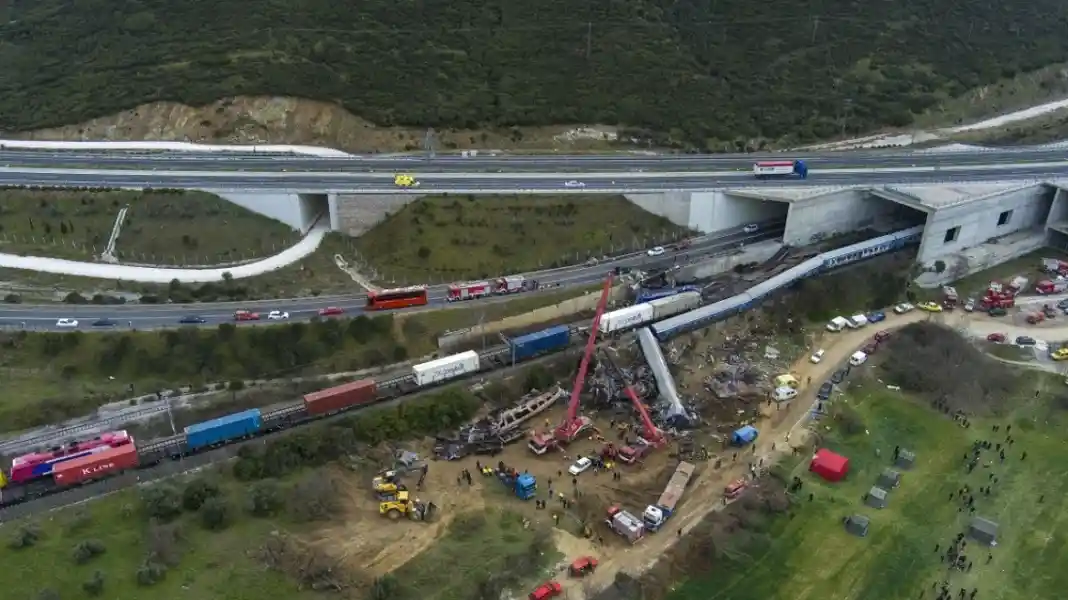 Σύγκρουση στα Τεμπη τρένων