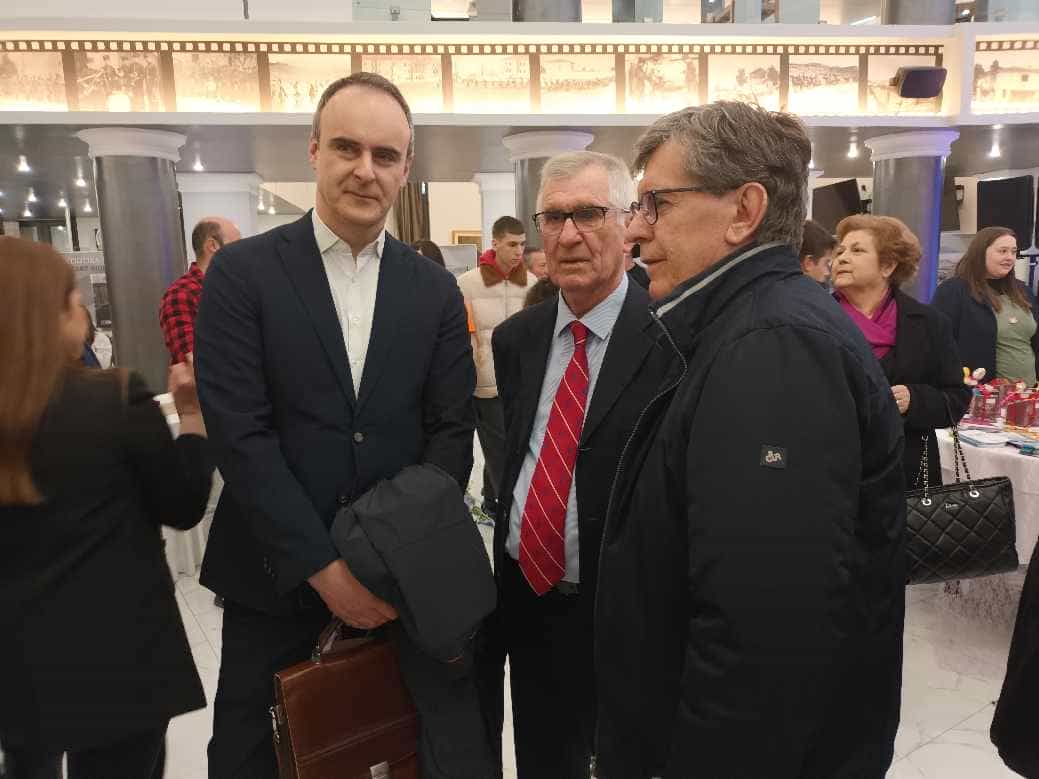 «Κανείς Μόνος» Οι Λαρισαίοι έγιναν μια αγκαλιά για τον Ξενώνα Καρκινοπαθών (φωτό)