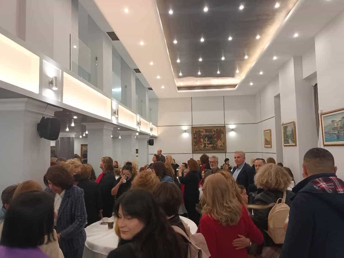 «Κανείς Μόνος» Οι Λαρισαίοι έγιναν μια αγκαλιά για τον Ξενώνα Καρκινοπαθών (φωτό)
