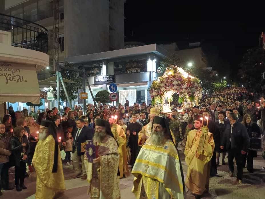 Στην κεντρική πλατεία οι 6 Επιτάφιοι της Λάρισας