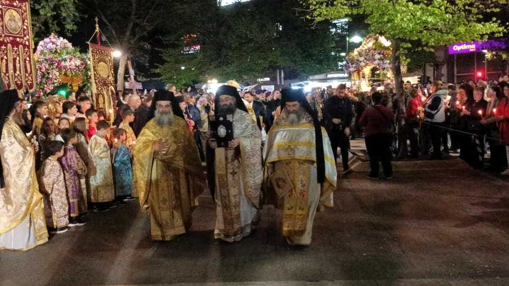 Στην κεντρική πλατεία οι 6 Επιτάφιοι της Λάρισας