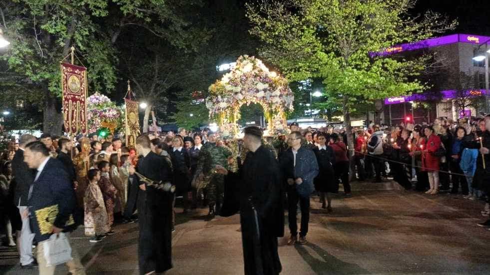 Στην κεντρική πλατεία οι 6 Επιτάφιοι της Λάρισας